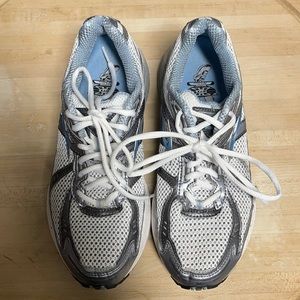 Brooks GTS Support Tennis Shoes Size 8.5